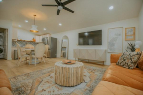 East Downtown Desert Chic Casita-Hot Tub-Pet Friendly-No Pet Fees!